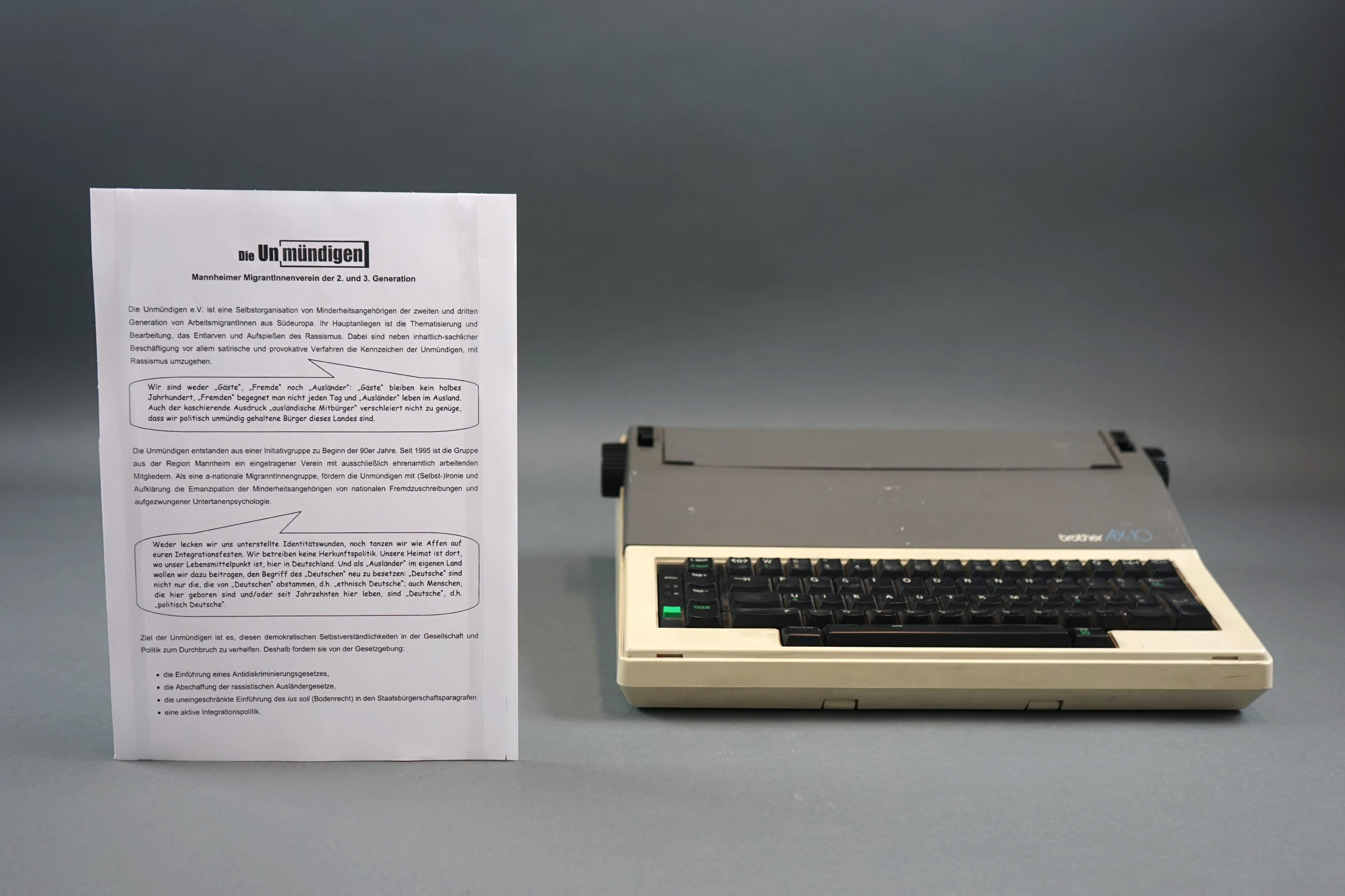 Flyer in DIN A4 format, with a typewriter to the right